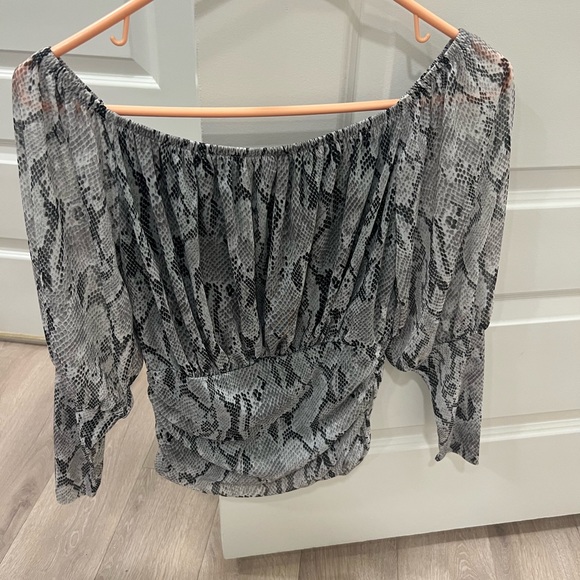 Express Off Shoulder Top - Picture 2 of 3